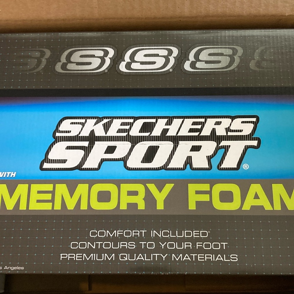 Men’s sneakers never worn.